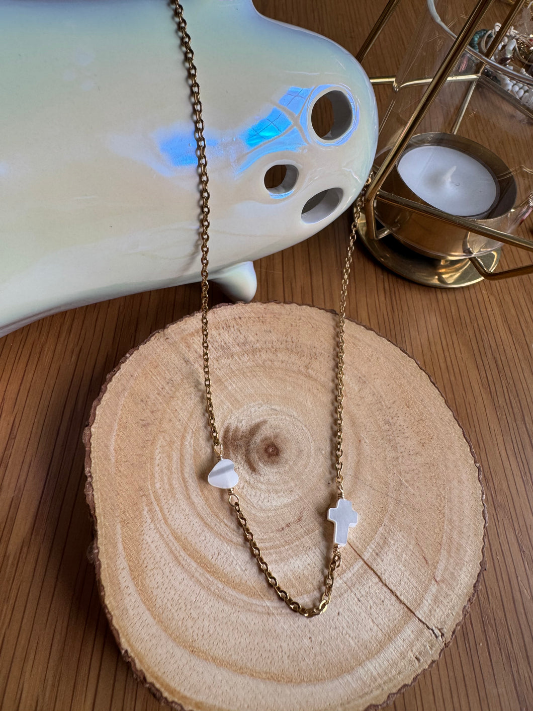 Dios es amor necklace